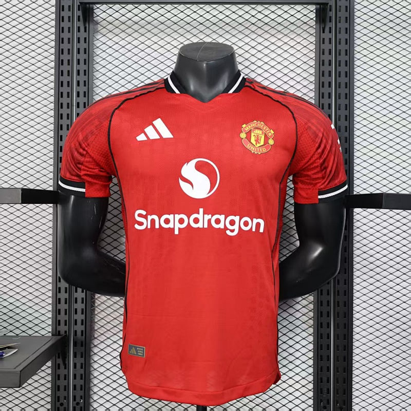Version Player_Jugadores- Partido en casa del Manchester United, 25-26